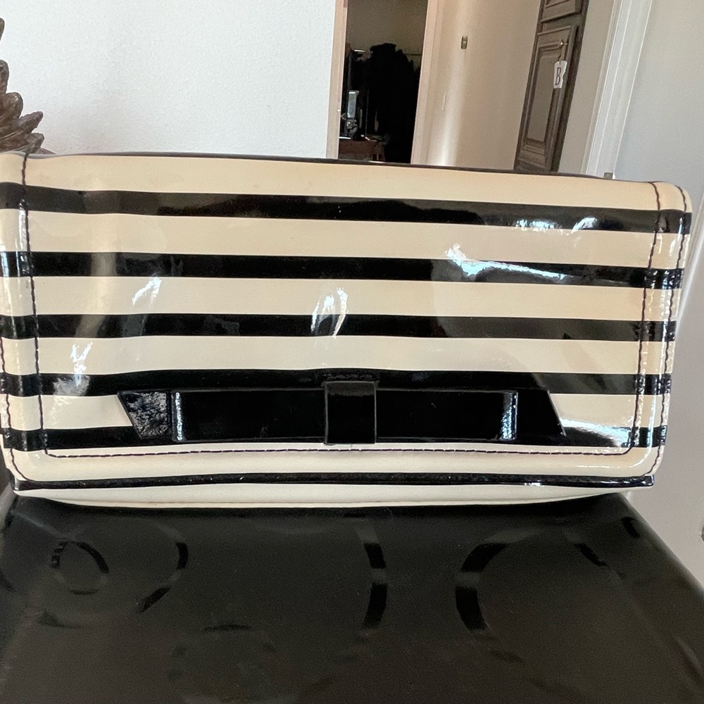 Kate spade clutch wallet patent